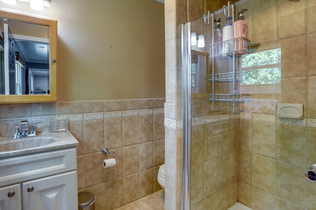 Building Photo - 22 Clayton Ave