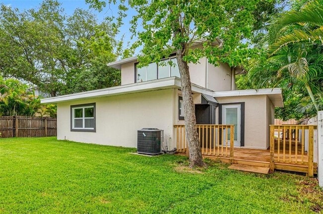 Building Photo - 2851 W Bay Ave