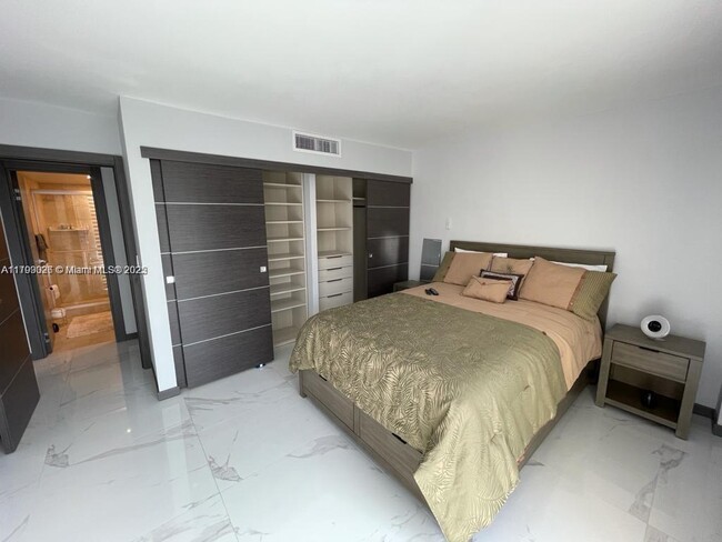 Building Photo - 2049 S Ocean Dr