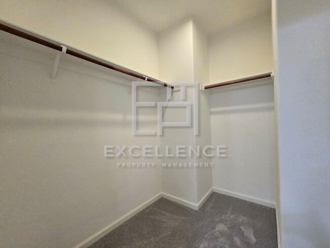Building Photo - Beautiful  2/2.5 Townhouse - 2 Car Garage,...