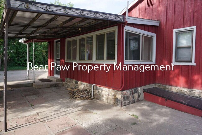 Building Photo - "Charming 3-Bedroom Retreat with 2 Baths in the Heart of Golden"