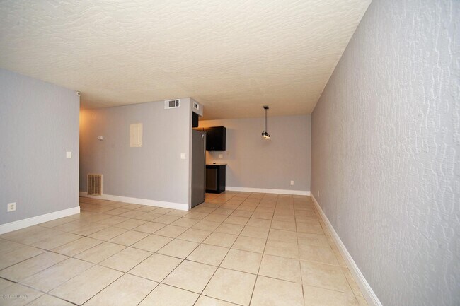 Building Photo - 2100 Forest Knoll Dr NE