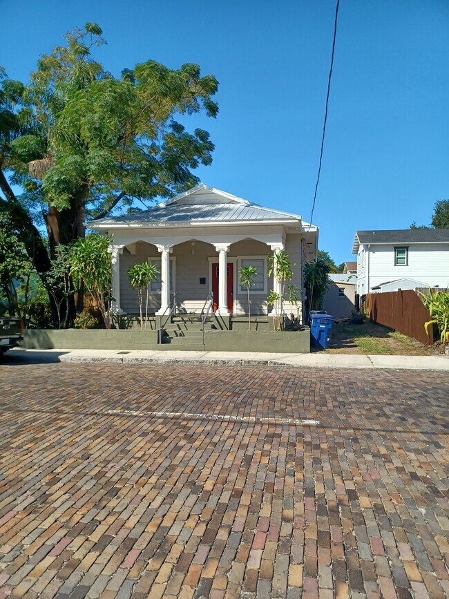 Building Photo - 2508 N Avenida Republica de Cuba