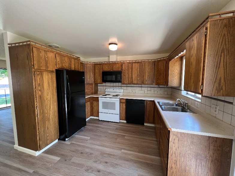 Building Photo - 1400 Kirkham Way