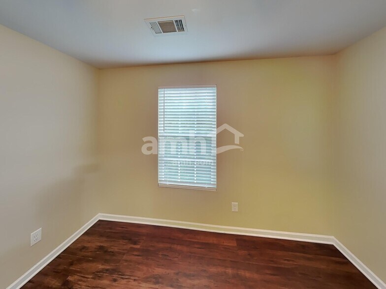 Building Photo - 1028 Daniel Ln