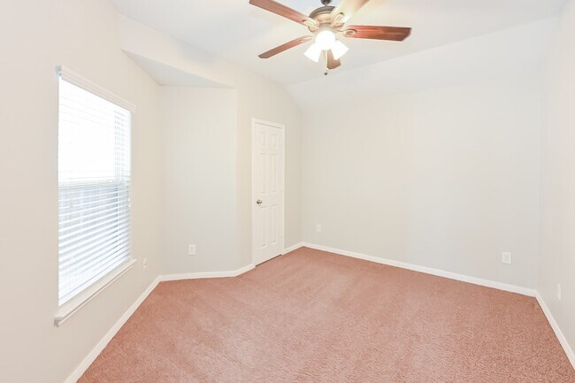 Building Photo - 10364 Stone Gate Dr