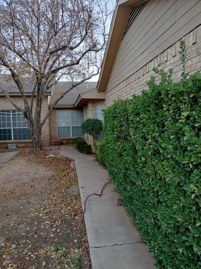 Building Photo - Southwest Lubbock 3 Bedroom