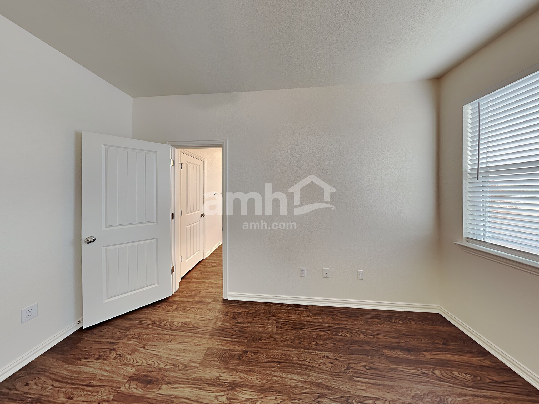 Building Photo - 413 Pebble Bend