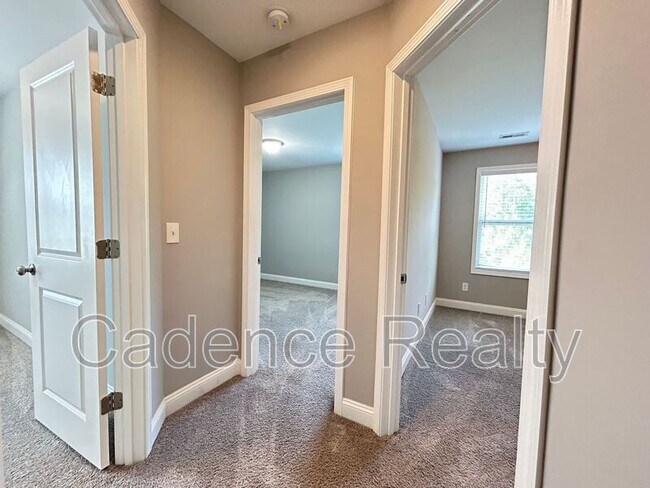 Building Photo - 1543 Grey Cliff Run