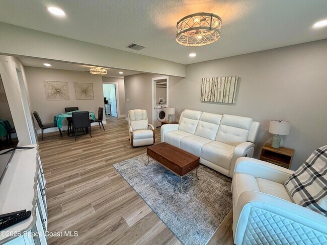 Building Photo - 140 Norwood Ave