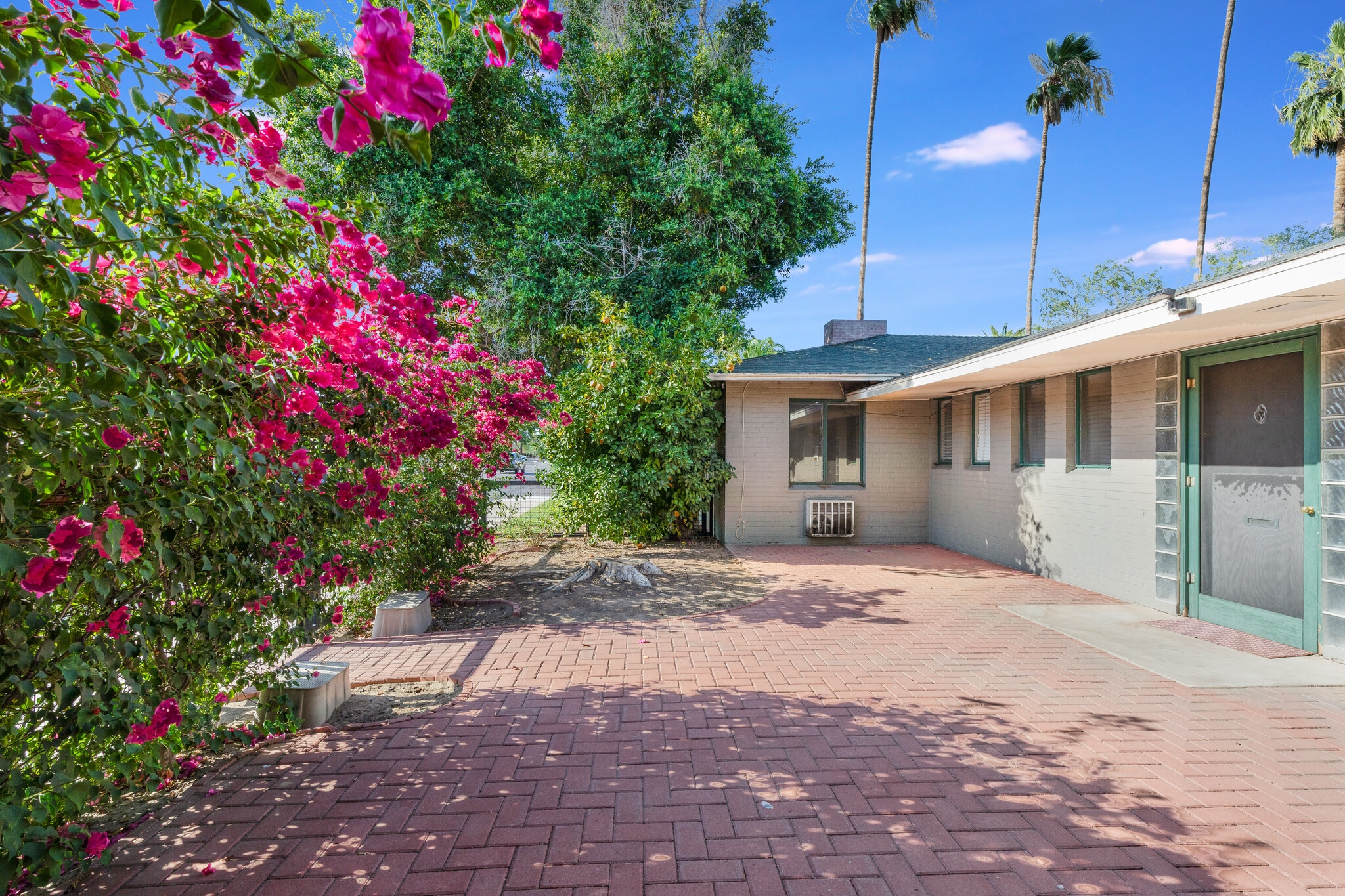 Front Entrance - 543 W Coronado Rd