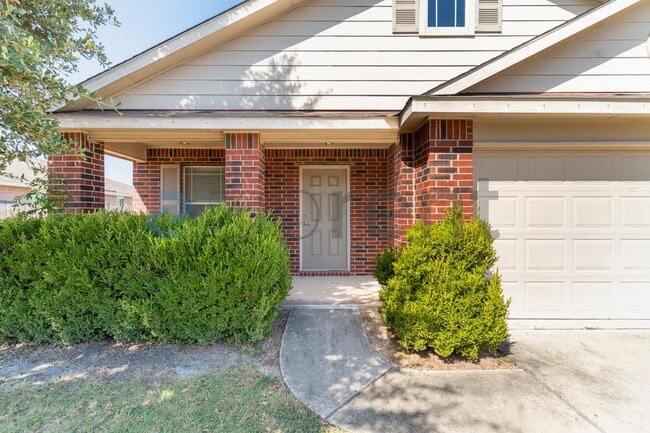 Building Photo - 801 Encinita Dr