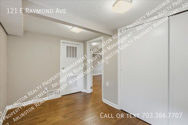 Building Photo - 121 E Raymond Ave