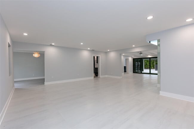 Building Photo - 13401 SW 83rd Ave