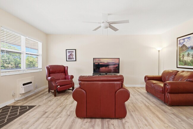 Building Photo - 142 Norwich F