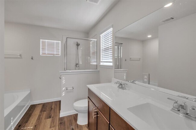 Building Photo - 11722 Braemar Village Dr