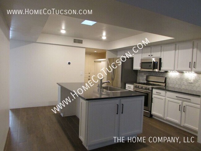 Building Photo - 3668 N Royal Prince Ct. Move in June 3