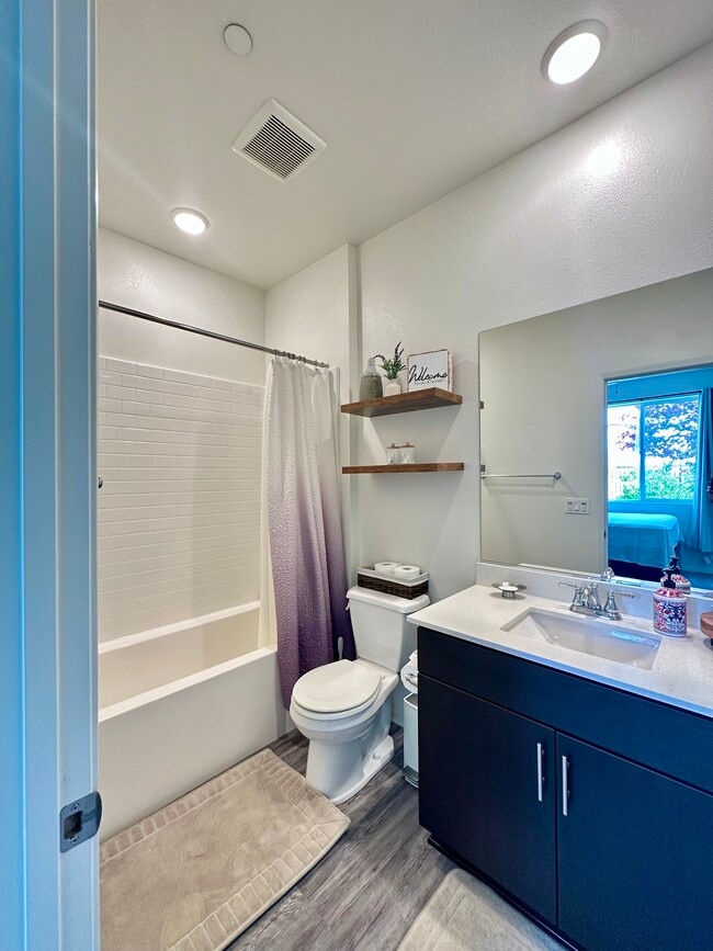 Building Photo - 5240 Beachfront Cove