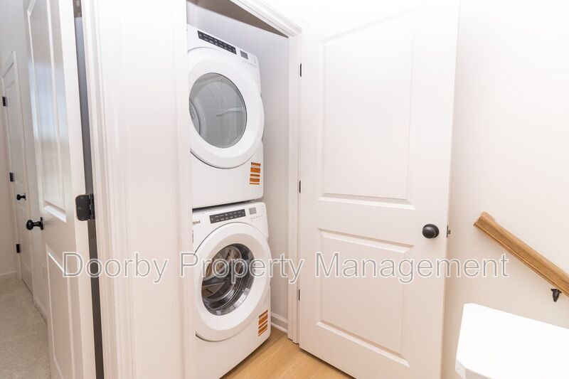 Building Photo - 642 Belletrace Cir