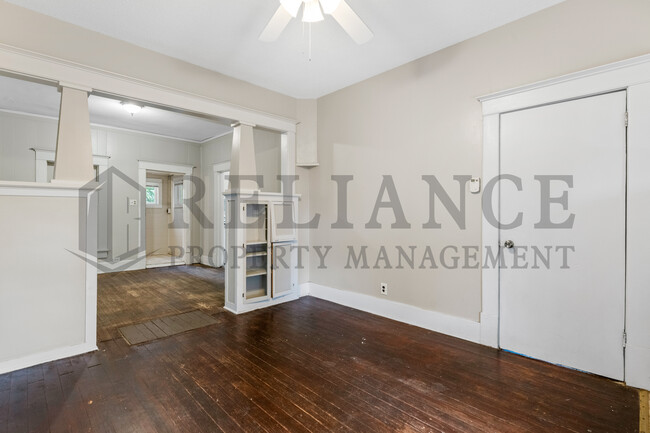 Building Photo - 921 S Sedgwick St