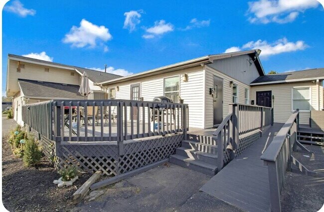 Building Photo - Furnished 1-Bedroom Apartment with Private Entrance and Free Laundry