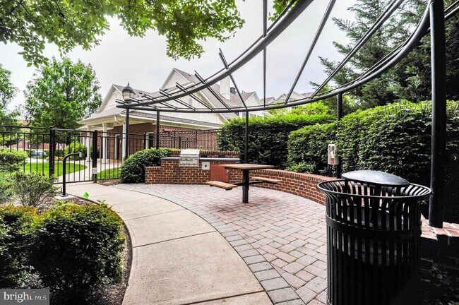 Building Photo - 12957 Centre Park Cir