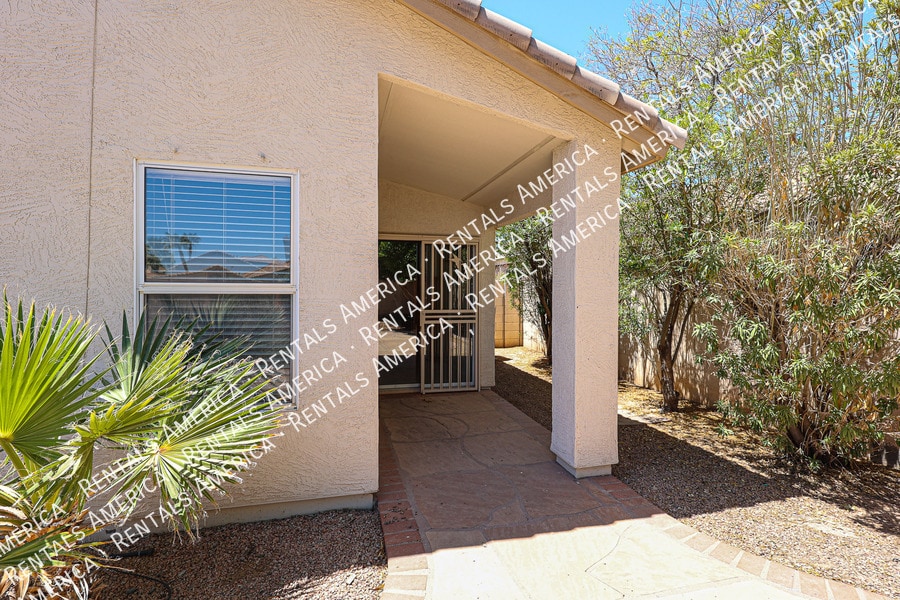 Building Photo - 13182 W Cypress St