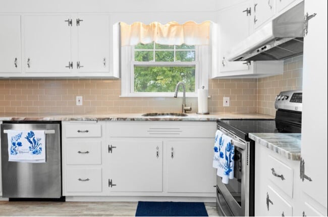 Building Photo - 22 Henry St