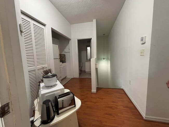 Building Photo - 2941 Crestwood Ter