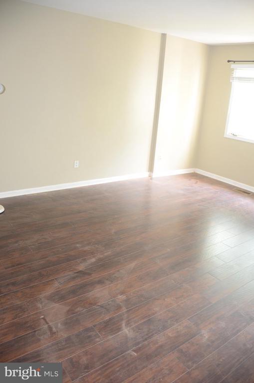 Building Photo - 277 Fox Run