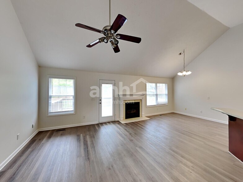 Building Photo - 3119 Lamura Ln