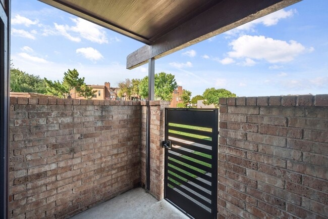 Building Photo - North Alington Condo close to the Entertainment District