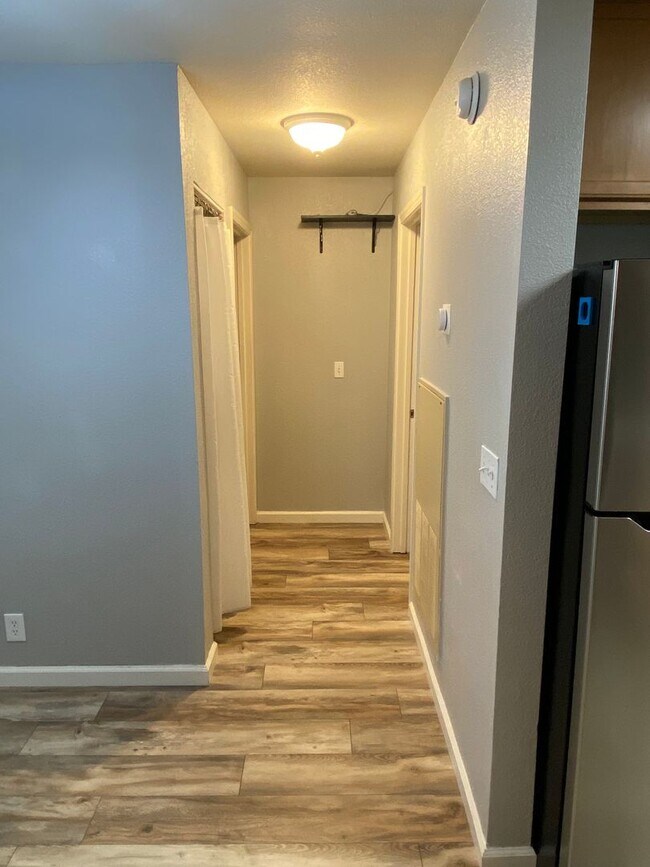 Building Photo - Cozy 3-Bedroom Condo with Washer/Dryer and...