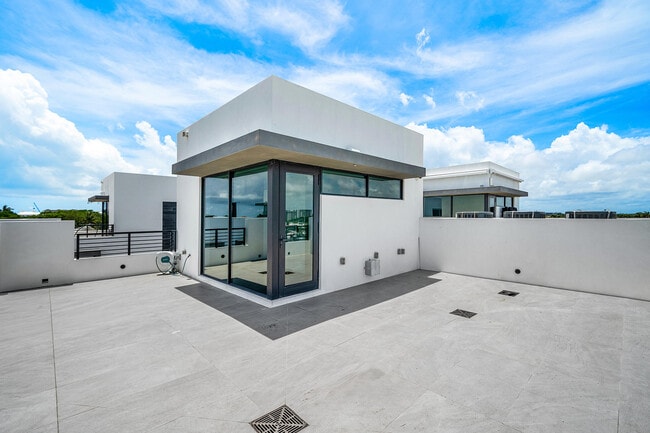 Building Photo - 11505 Old Ocean Blvd