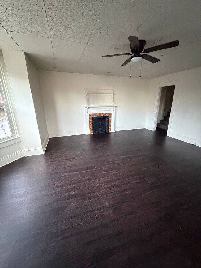 Building Photo - 758 W King St