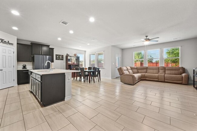 Building Photo - 294 Thornless Cir