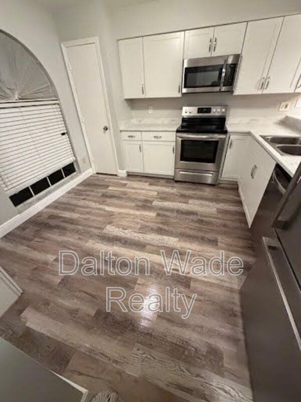 Building Photo - 1517 Chateaux De Ville Ct