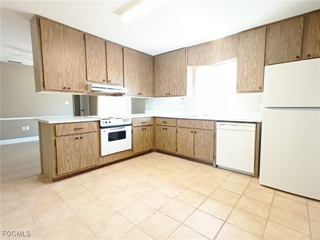 Building Photo - 1848 Winkler Ave