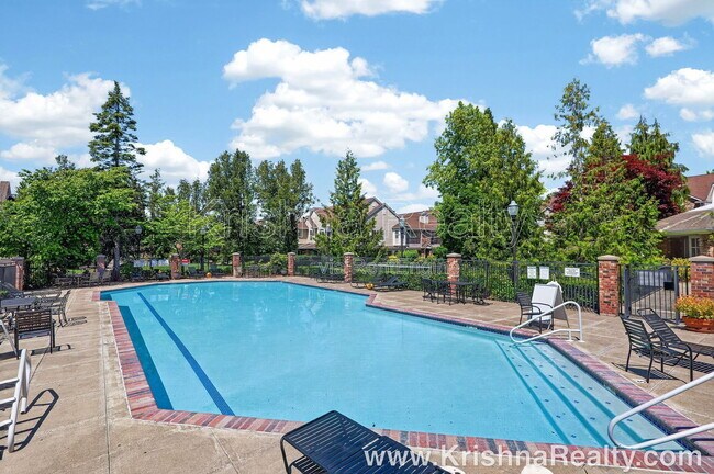 Building Photo - 1175 NE 64th Ln