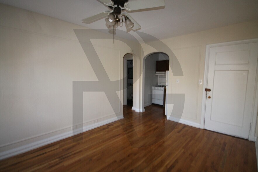 Building Photo - 851 W Wolfram St