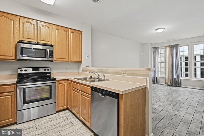 Building Photo - 46186 Walpole Terrace