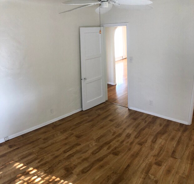 Building Photo - 1329 S Cloverdale Ave