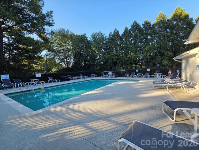 Building Photo - 112 Spring Grove Dr