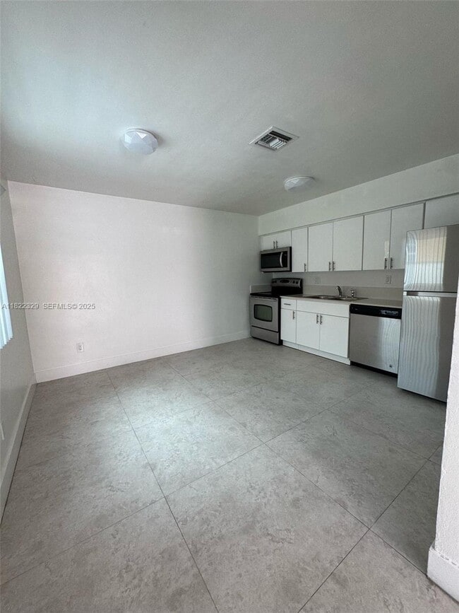 Building Photo - 2941 SW 36th Ave