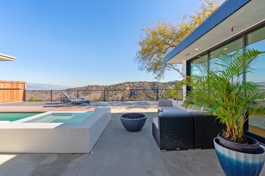 Building Photo - 3632 Beverly Ridge Dr