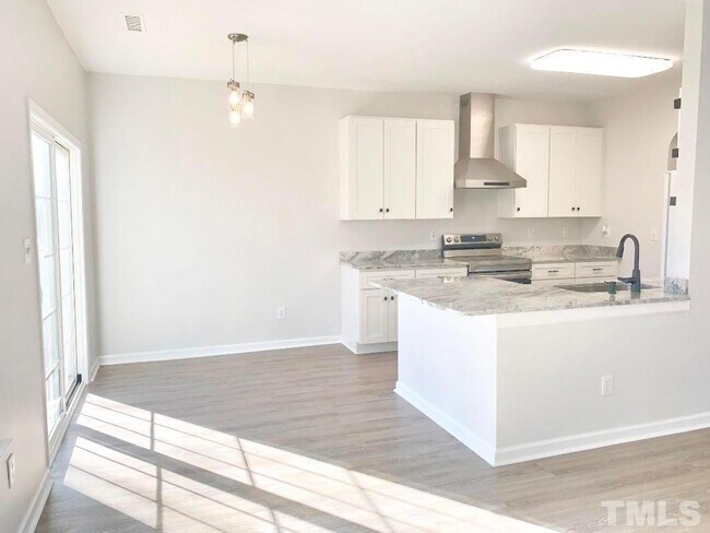 Building Photo - Charming 4 bedroom Ranch in Raleigh!