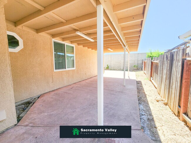 Building Photo - 1901 Yarnell Way