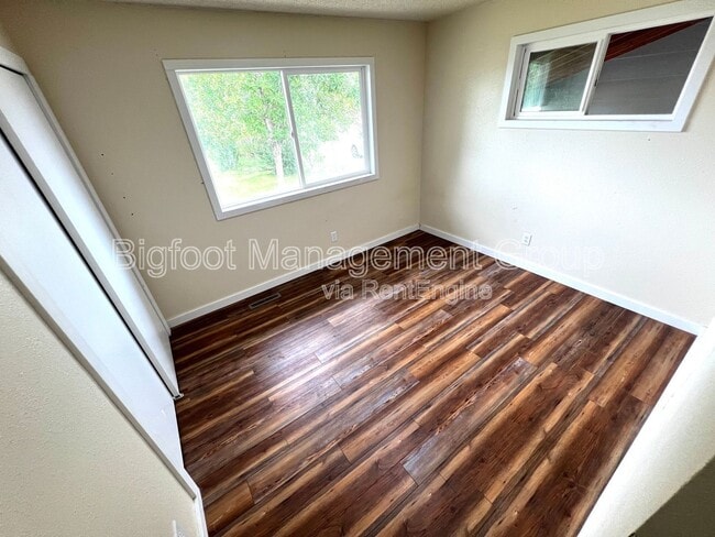 Building Photo - 3750 Heather Dr