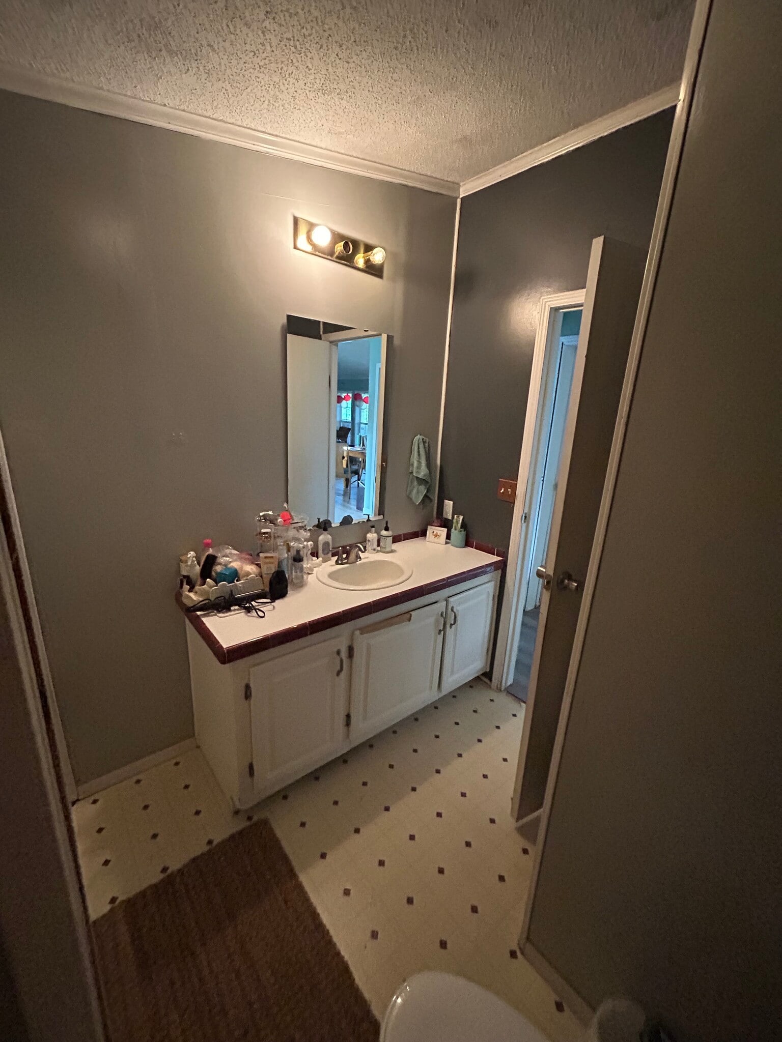 Main Bathroom - 586 Sells Ln