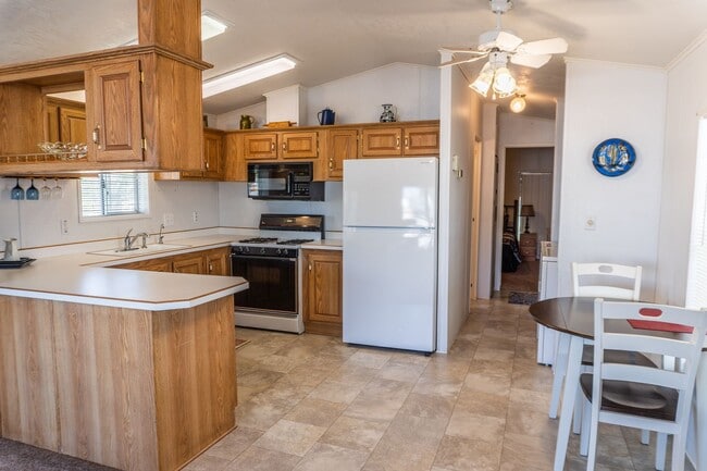 Building Photo - Cozy & Bright Manufactured Home in Fortuna Foothills – Furnished or Unfurnished!